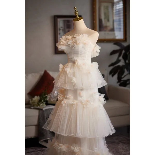 Charming Champagne Appliques Cascading Ruffles Wedding Dresses 2025 A-Line / Princess Strapless Sleeveless Backless Floor-Length / Long