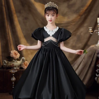 Style Audrey Hepburn Noire Perle Faux Diamant En Dentelle Fleur Satin Robe Ceremonie Fille 2024 Robe Boule Anniversaire Encolure Dégagée Gonflée Manches Courtes Longue