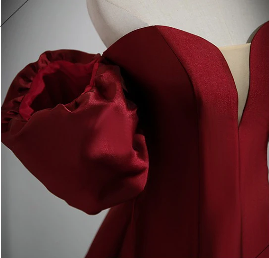 Elegant Burgundy Satin Prom Dresses 2023 A-Line / Princess Off-The-Shoulder Puffy Short Sleeve Backless Floor-Length / Long Formal Dresses