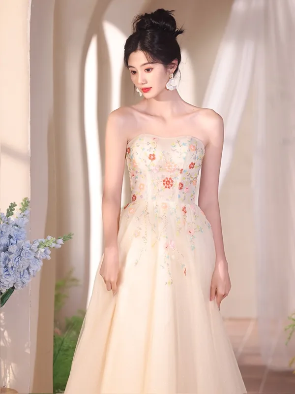 Chic / Beautiful Champagne Beading Sequins Flower Prom Dresses 2024 A-Line / Princess Strapless Sleeveless Backless Floor-Length / Long Prom Formal Dresses