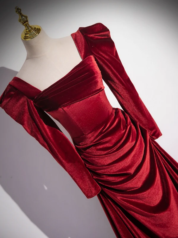 Elegant Burgundy Velvet Prom Dresses 2024 A-Line / Princess Square Neckline Long Sleeve Backless Sweep Train Prom Formal Dresses