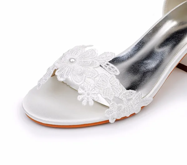 Élégant Blanche En Dentelle Fleur Chaussure De Mariée 2024 Mariage Bride Cheville 5 cm Talons Épais Peep Toes / Bout Ouvert Sandales Talons Hauts
