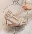 Charmant Doré Perle Bride Cheville Faux Diamant Noeud Chaussure De Mariée 2023 7 cm Talons Aiguilles À Bout Pointu Mariage Escarpins Talons Hauts