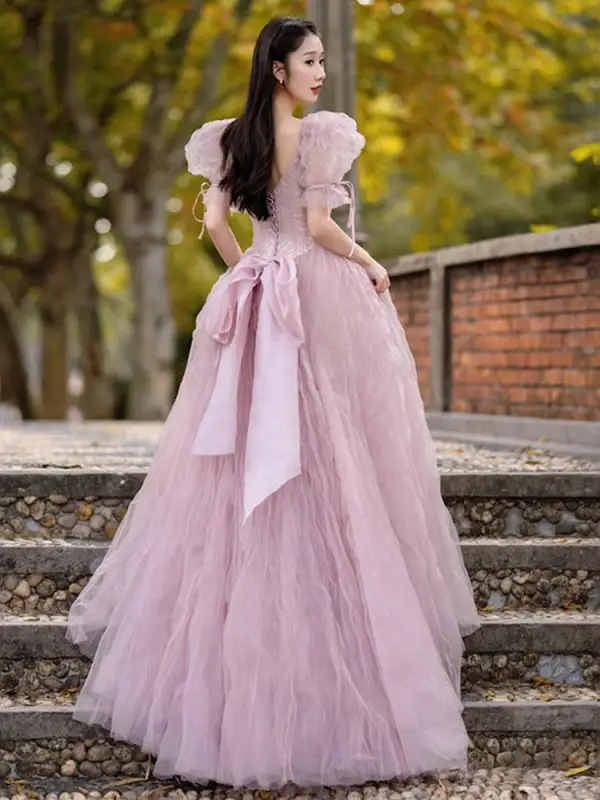 Chic / Belle Couleur Unie Rougissant Rose Plissée Paillettes Robe De Bal 2023 Princesse V-Cou Gonflée Manches Courtes Dos Nu Noeud Longue Promo Robe De Ceremonie