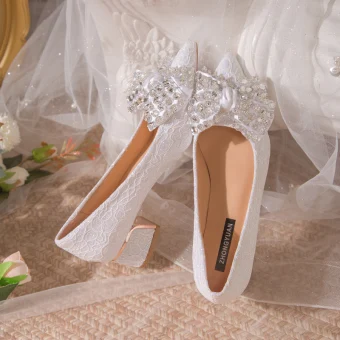 Charming Silver Rhinestone Lace Wedding Shoes 2024 4 Cm Thick Heels Pointed Toe Wedding Pumps High Heels