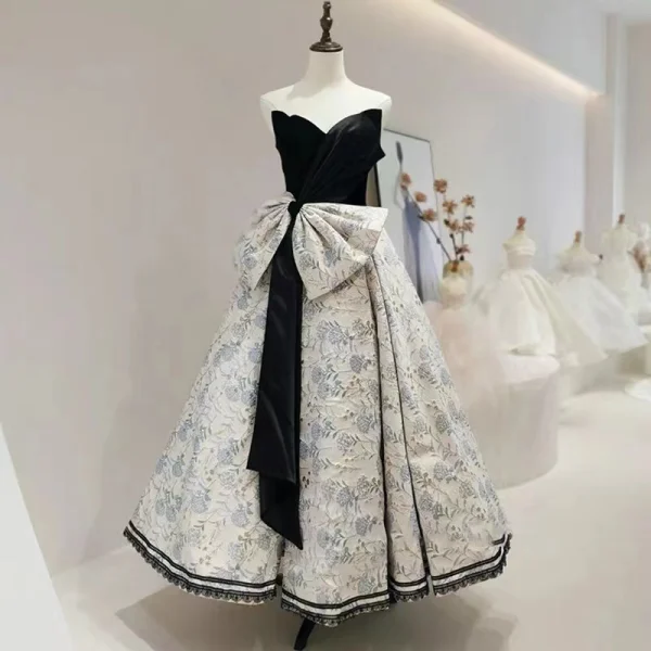Audrey Hepburn Style Black Printing Prom Dresses 2022 Strapless Sleeveless Bow Backless Floor-Length / Long Formal Dresses
