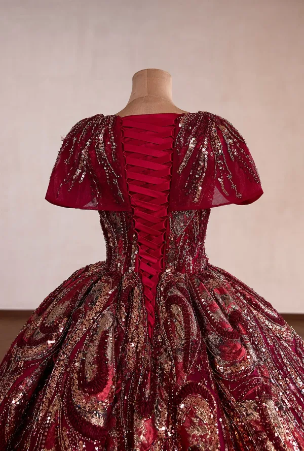 Volumineux Dégradé De Couleur Bordeaux Perlage En Dentelle Fleur Paillettes Robe De Bal 2026 Robe Boule V-Cou Manches Courtes Tribunal Train Robe De Ceremonie