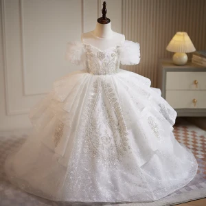 Charmant Blanche Perlage Paillettes Perle Faux Diamant Volants En Cascade Robe Ceremonie Fille 2023 Robe Boule Encolure Dégagée Manches Courtes Train De Balayage Anniversaire Robe Ceremonie Fille