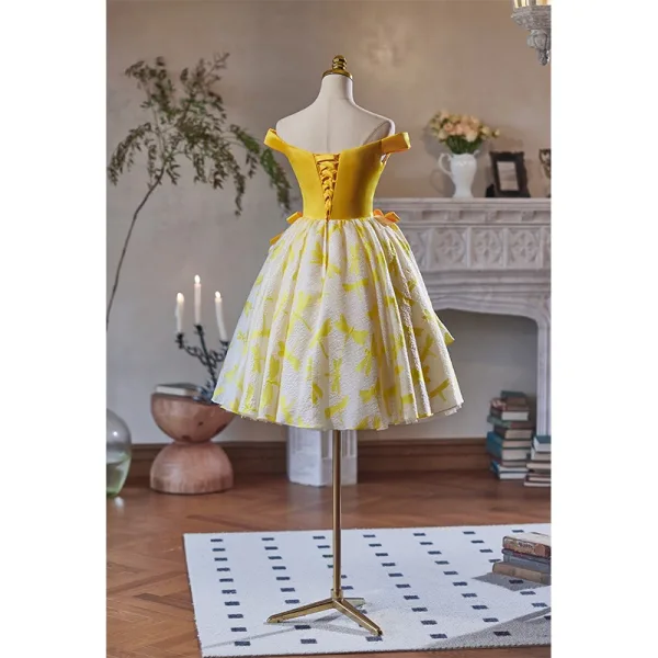 Fashion Yellow Homecoming Bow Short Graduation Dresses 2024 A-Line / Princess Off-The-Shoulder Sleeveless Backless