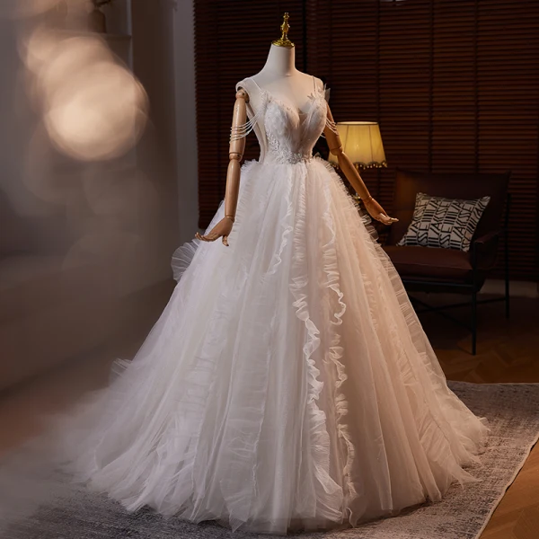 Charmant Weiß Perlenstickerei Pailletten Plissee Brautkleider / Hochzeitskleider 2024 Ballkleid Spaghettiträger Ärmellos Rückenfreies Lange Hochzeit