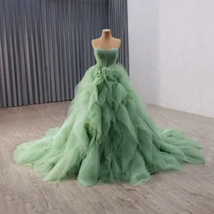 High End Salvie Grønn Gripende Ruffles Beading Paljetter Ballkjoler 2025 Ballkjole Strapless Uten Ermer Ryggløse Chapel Train Ball Formelle Kjoler