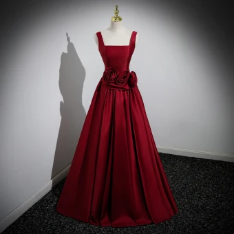 Chic Belle Bordeaux Satin Fleur Robe De Bal 2023 Princesse Encolure Carrée Sans Manches Dos Nu Longue Robe De Ceremonie