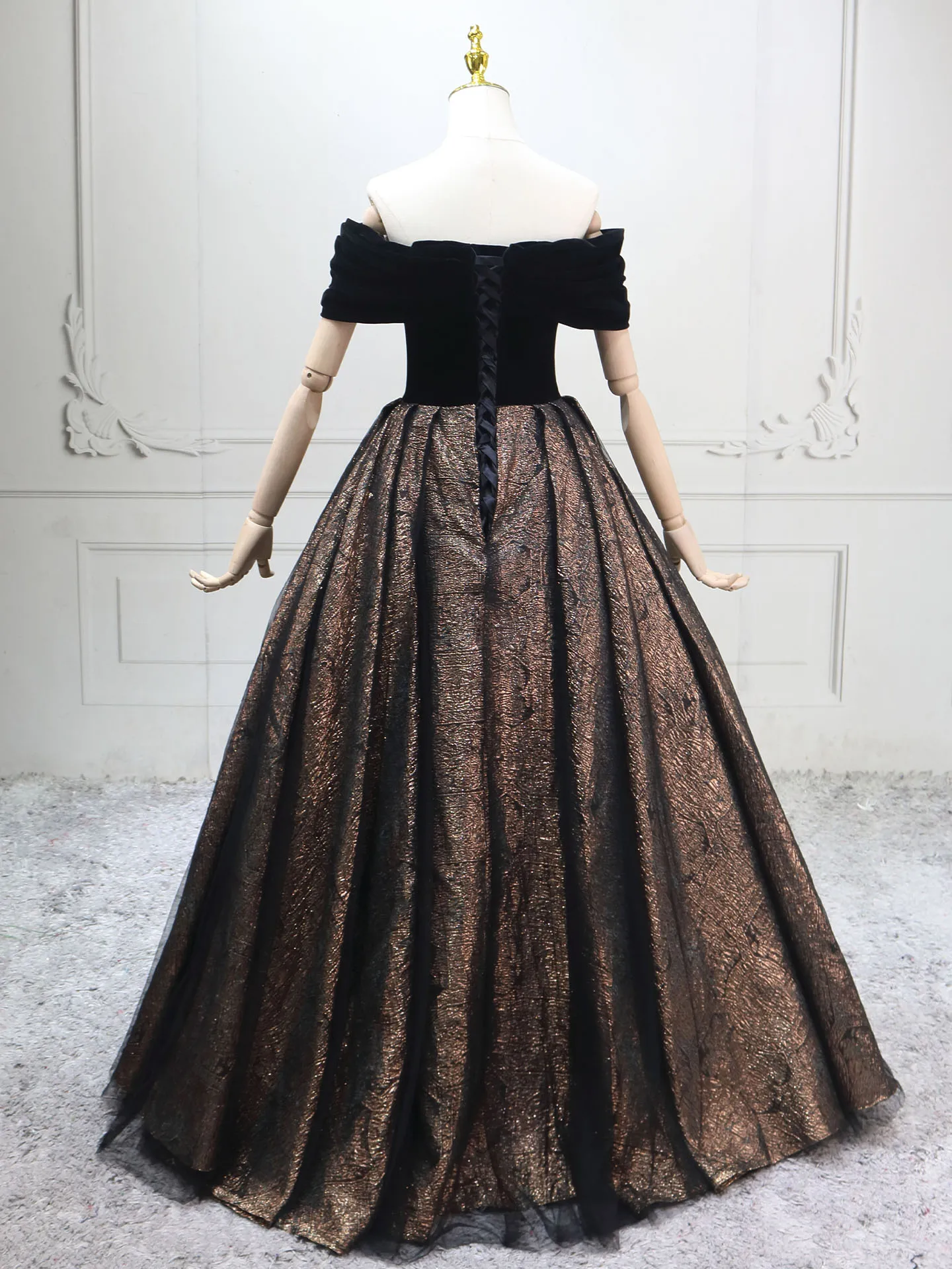 black and gold prom dresses short Gold Lace Beaded Black Chiffon Short Homecoming Prom Dresses, Affordab –  SposaDresses main image 1