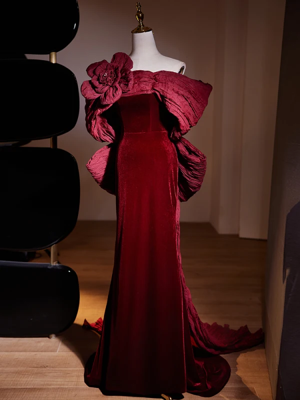 Elegant Burgundy Flower Velvet Prom Dresses 2024 Trumpet / Mermaid Off-The-Shoulder Short Sleeve Backless Bow Sweep Train Prom Formal Dresses