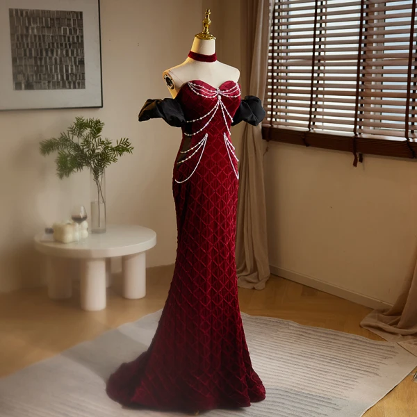 Chic / Beautiful Burgundy Beading Pearl Rhinestone Prom Dresses 2024 Trumpet / Mermaid Off-The-Shoulder Short Sleeve Backless Sweep Train Prom Formal Dresses