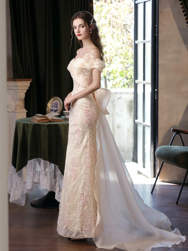 Charming Champagne Sequins Lace Flower Prom Dresses 2024 Trumpet / Mermaid Off-The-Shoulder Sleeveless Backless Bow Sweep Train Prom Formal Dresses