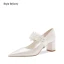 Elegant White Pearl Satin Leather Wedding Shoes 2023 7 cm Thick Heels Pointed Toe Wedding Pumps