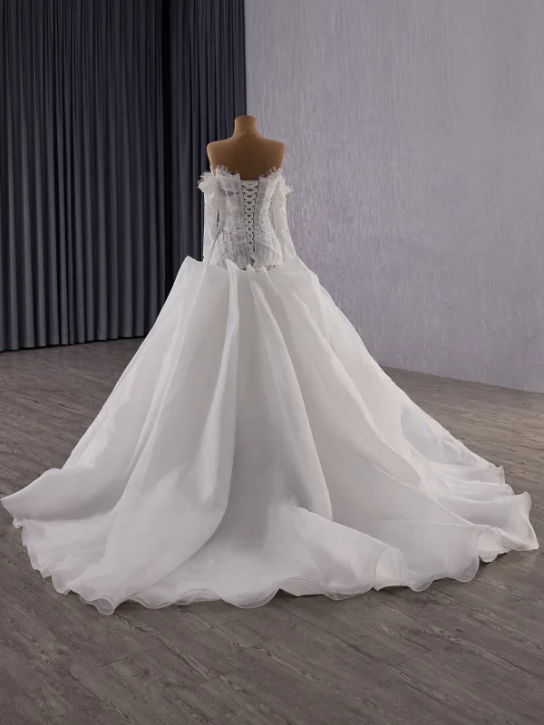 High-end Vintage / Retro White Pearl Lace Flower Wedding Dresses 2025 Ball Gown Off-The-Shoulder Long Sleeve Backless Court Train