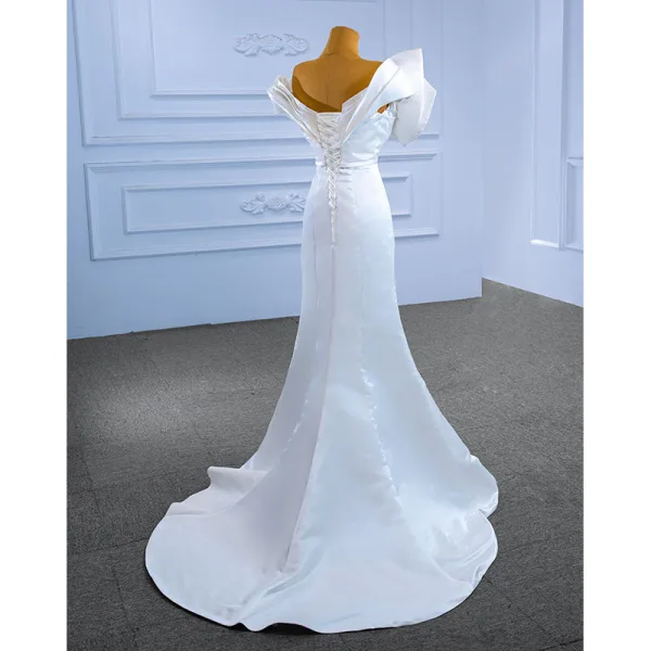 Schöne Weiß Satin Brautkleider / Hochzeitskleider 2022 Meerjungfrau Ärmellos Bandeau Blumen Rückenfreies Sweep / Pinsel Zug