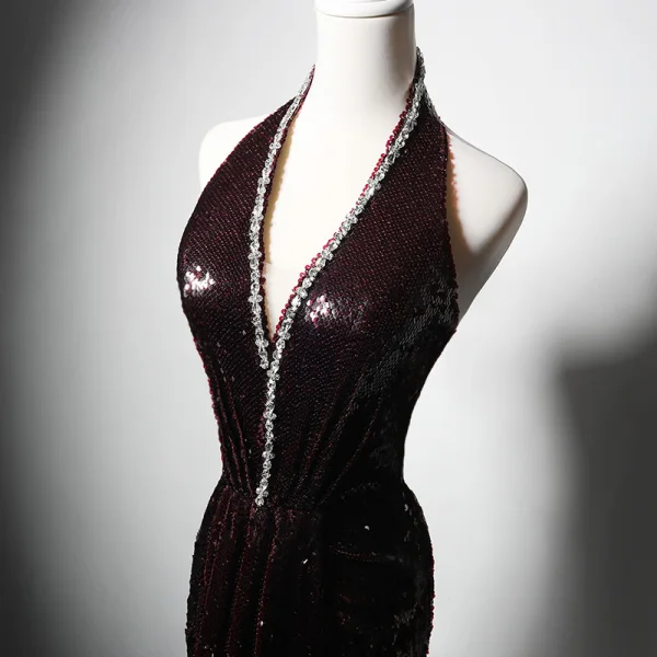 Sexy Bordeaux Paillettes Faux Diamant Robe De Soirée 2024 Trompette / Sirène Titulaire Sans Manches Dos Nu Train De Balayage Soirée Robe De Ceremonie