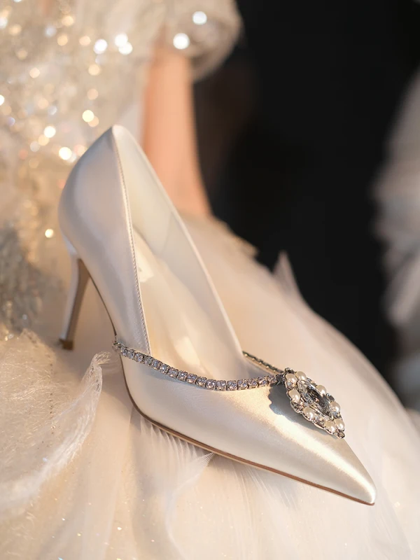 Fantastisk Elfenben Pärla Rhinestone Brudskor 2022 Läder 8 cm Stilettklackar Spetsiga Bröllop Pumps Högklackade