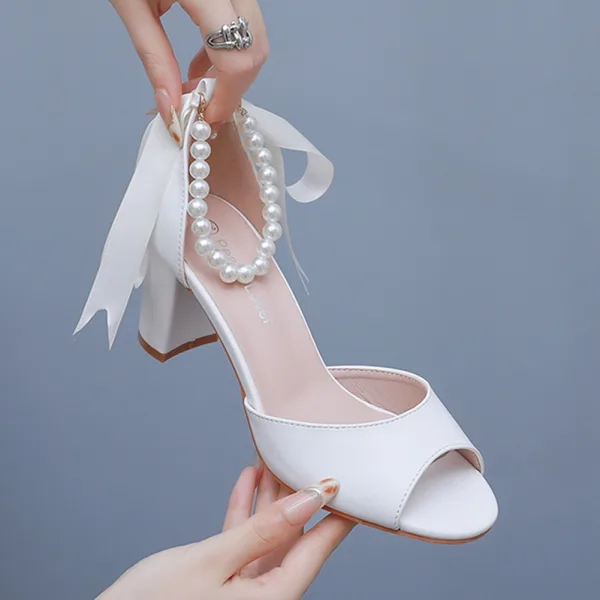 Élégant Blanche Perle Noeud Bride Cheville Chaussure De Mariée 2024 7 cm Talons Épais Peep Toes / Bout Ouvert Mariage Sandales Talons Hauts