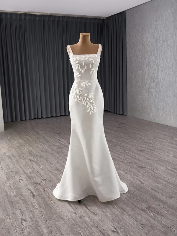 Haut de Gamme Blanche Paillettes Fleur Satin Robe De Mariée 2024 Trompette / Sirène Encolure Carrée Sans Manches Dos Nu Chapel Train Mariage