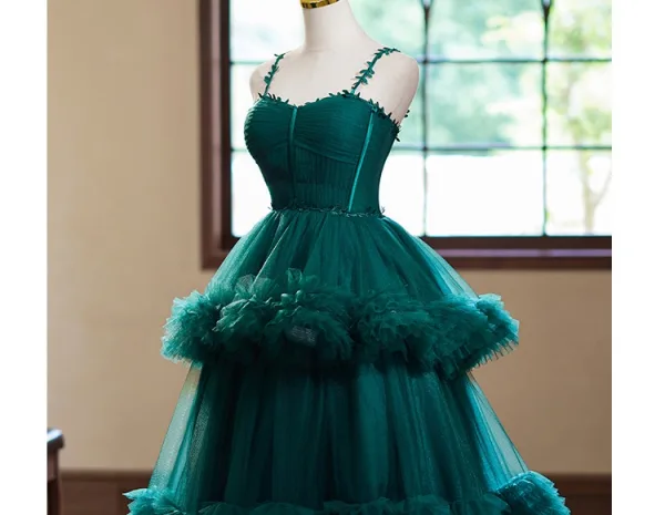 Vintage Dunkelgrün Spitze Heimkehr Ballkleider 2024 Fallende Rüsche Ballkleid Spaghettiträger Ärmellos Rückenfreies Wadenlang Festliche Kleider