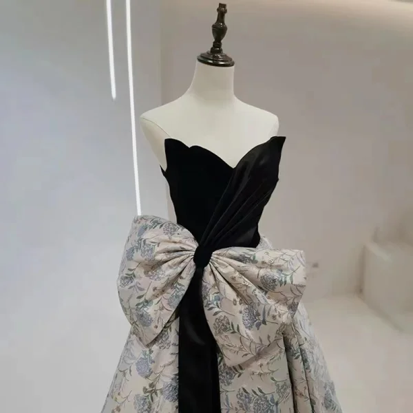 Audrey Hepburn Style Black Printing Prom Dresses 2022 Strapless Sleeveless Bow Backless Floor-Length / Long Formal Dresses