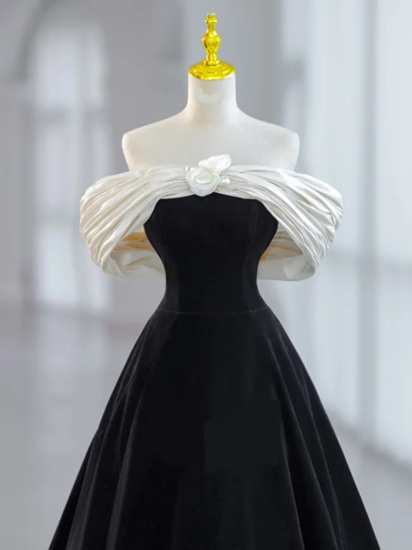 Elegant Black Velvet Homecoming Graduation Dresses 2023 A-Line / Princess Off-The-Shoulder Pearl Appliques Short Sleeve Backless Tea-length Formal Dresses