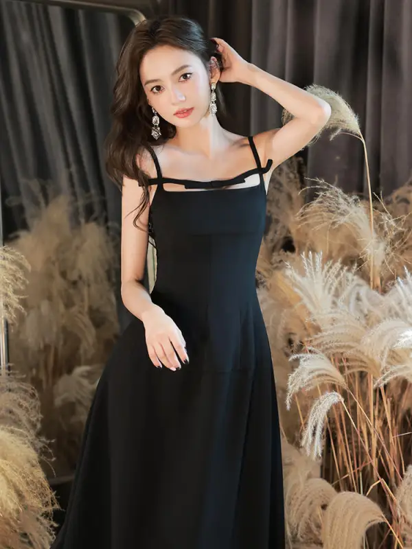 Simple Noire Robe De Soirée 2022 Princesse Bretelles Spaghetti Sans Manches Dos Nu Thé Longueur Soirée Robe De Ceremonie