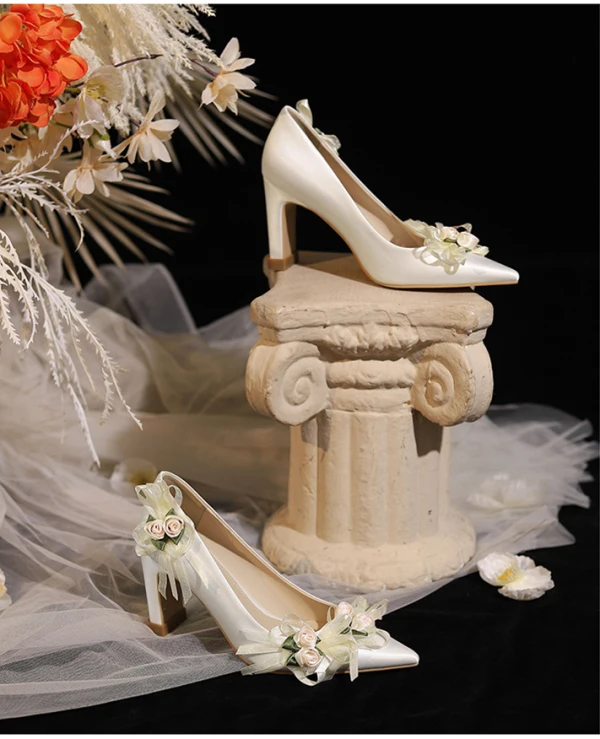 Élégant Blanche Cuir Appliques Chaussure De Mariée 2023 8 cm Talons Épais À Bout Pointu Mariage Escarpins Talons Hauts