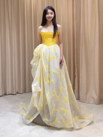 Fashion Yellow Prom Dresses 2024 Ball Gown Strapless Sleeveless Backless Sweep Train Prom Formal Dresses