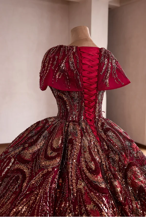 Volumineux Dégradé De Couleur Bordeaux Perlage En Dentelle Fleur Paillettes Robe De Bal 2026 Robe Boule V-Cou Manches Courtes Tribunal Train Robe De Ceremonie