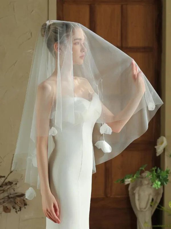 Elegant White Appliques Tulle Wedding Veils 2025
