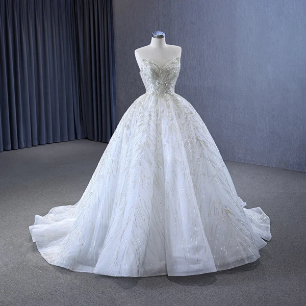 Luxus / Herrlich Charmant Weiß Glanz Perlenstickerei Pailletten Brautkleider / Hochzeitskleider 2023 Ballkleid Bandeau Ärmellos Rückenfreies Hof-Schleppe Hochzeit