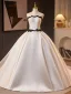 Elegante Weiß Satin Schleife Brautkleider / Hochzeitskleider 2025 Ballkleid Bandeau Ärmellos Rückenfreies Sweep / Pinsel Zug Hochzeit