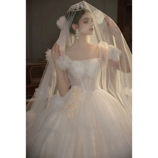 Audrey Hepburn Style Champagne Pearl Lace Flower Appliques Wedding Dresses 2022 Ball Gown Square Neckline Short Sleeve Backless Royal Train Wedding