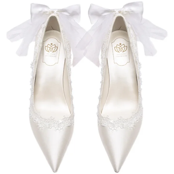 Elegant Ivory Satin Lace Flower Bow Wedding Shoes 2022 8 cm Stiletto Heels Pointed Toe Wedding Pumps High Heels