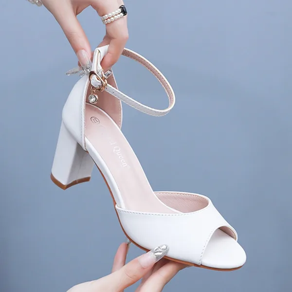 Simple Blanche Peep Toes / Bout Ouvert Chaussure De Mariée 2024 Mariage Bride Cheville 7 cm Talons Épais Sandales Talons Hauts
