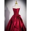 Elegante Burgunderrot Satin Ballkleider 2023 Ballkleid Bandeau Schleife Ärmellos Rückenfreies Sweep / Pinsel Zug Festliche Kleider