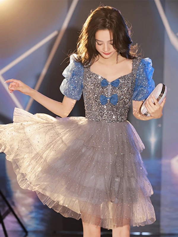 Sexy Gris Glitter Perlage Paillettes Robe De Cocktail Robe De Fête 2023 Princesse Encolure Carrée Noeud Manches Courtes Dos Nu Mi-Longues Soirée Robe De Ceremonie
