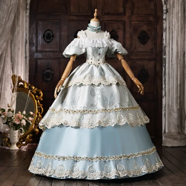 Médiévale Vintage / Originale Bleu Ciel Faux Diamant En Dentelle Fleur Volants en Cascade Robe De Bal 2026 Robe Boule Bretelles Spaghetti Gonflée Manches Courtes Dos Nu Longue