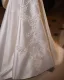 Vintage Weiß Perlenstickerei Spitze Blumen Satin Brautkleider / Hochzeitskleider 2025 A Linie Bandeau Ärmellos Rückenfreies Schleife Sweep / Pinsel Zug Hochzeit