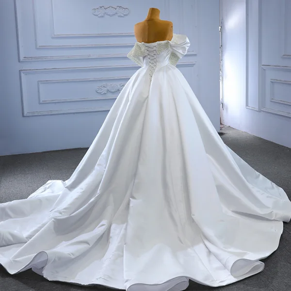 Haut de Gamme Blanche Fait main Perlage Perle Satin Robe De Mariée 2023 Trompette / Sirène De l'épaule Manches Courtes Dos Nu Royal Train Mariage