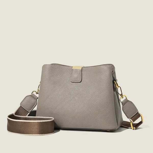 Fashion Brown Street Wear Leather Women's Bags Shoulder Bags 2023