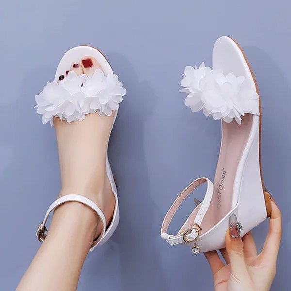 Schöne Weiß Applikationen Brautschuhe 2024 Knöchelriemen 6 cm Keilabsatz Peeptoes Hochzeit Sandaletten Hochhackige