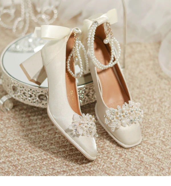 Vintage / Originale Beige Perle Bride Cheville Faux Diamant Satin Chaussure De Mariée 2024 5 cm Talons Épais Pied Carré Mariage Escarpins Talons Hauts