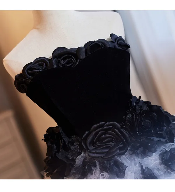 Fashion Black Appliques Pleated Prom Dresses 2024 Ball Gown Strapless Sleeveless Backless Sweep Train Prom Formal Dresses