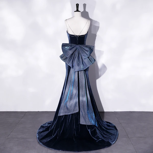 Sexy Bleu Marine Daim Robe De Fete 2022 Trompette / Sirène Faux Diamant Bretelles Spaghetti Sans Manches Dos Nu Noeud Soirée Cocktail Tribunal Train Robe De Ceremonie